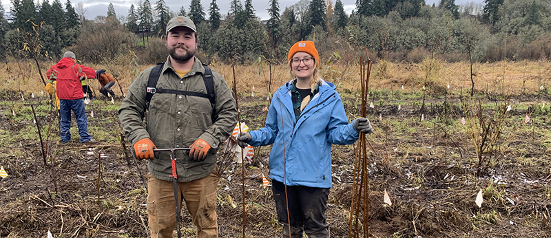 volunteers at Salmon Creek